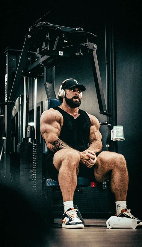 “My Parents Got in Line”: Bodybuilding Icon Chris Bumstead。